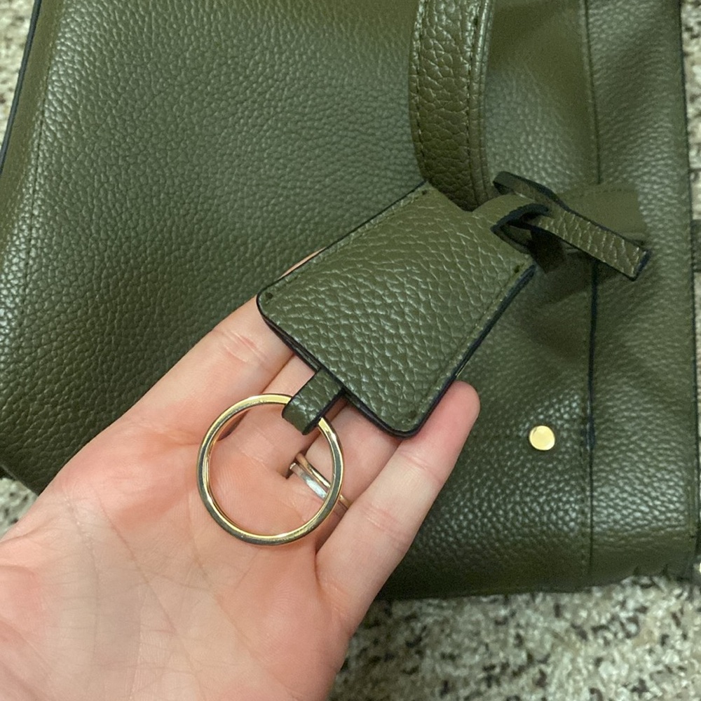 🐛Olive green spacious handbag with gold detailing! - Picture 12 of 12